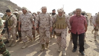 برفقة الزبيدي.. تحركات مُريبة لقائد اماراتي في محافظة "لحج"