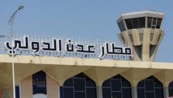 شاهد.. وفاة موظف بماس كهرباء في مطار عدن (فيديو)