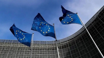 الاتحاد الأوروبي يدعو لإيقاف العنف في عدن والانخراط في الحوار