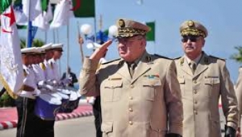 قائد الجيش الجزائري ينتقد المحتجين لرفضهم الانتخابات