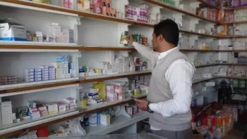 صنعاء.. الحوثيون يفرضون إتاوات وجبايات تعسفية على ملاك الصيدليات