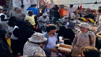 إنقاذ 60 مسافرا يمنيا بعد اختفائهم على متن سفينة في عرض البحر