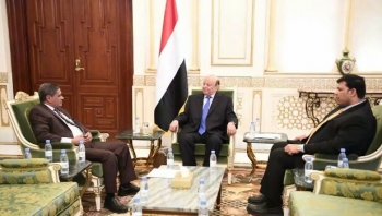 الرئيس هادي يوجه بسرعة فتح مطار الريان.. والبحسني يؤكد التمسك بخيار اليمن الاتحادي