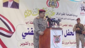 وزير الدفاع: الجيش سيدافع عن قيم وأهداف ثورتي "سبتمبر وأكتوبر"