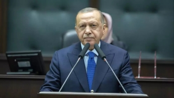 أردوغان يتحدى الضغوط الدولية ويؤكد: لا تراجع عن عملية "نبع السلام"