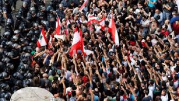 الاحتجاجات تجتاح لبنان وسط تصاعد الغضب من النخبة السياسية