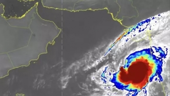 الحكومة توجه بتشكيل لجان وفرق إنقاذ تحسبا لأي تداعيات لإعصار "كيار"