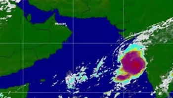 أرصاد حضرموت: إعصار "كيار" انخفض إلى الدرجة الثالثة وتأثيراته لا زالت بعيدة عن اليمن
