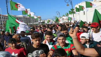 أكثر من مئة ألف يشاركون في احتجاجات بالجزائر