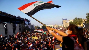 الاحتجاجات تعصف ببغداد وبيروت.. وأقدام إيران تترسخ (تحليل)