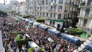 الإضرابات في الجزائر.. موجة جديدة للحراك أم هجوم للثورة المضادة؟