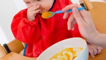 ‫ما العمل عند رفض الطفل الطعام الصحي؟‬