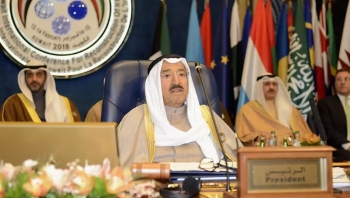 أمير الكويت يعفو عن متهميْن بـ"الإساءة" له
