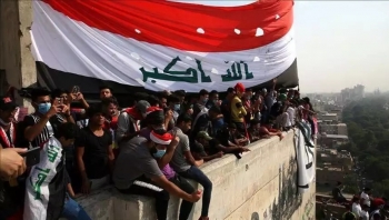 احتجاجات العراق.. هل تعيد الهوية الوطنية الجامعة للعراقيين؟ (تحليل)
