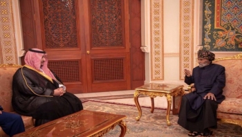 نائب وزير الدفاع السعودي يلتقي مع سلطان عمان في مسقط