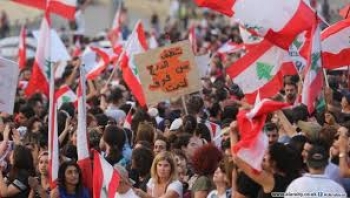 شهر على انتفاضة لبنان: حفرة النظام الطائفي تتعمّق