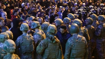 مع تواصل المظاهرات.. الجيش اللبناني يوقف محتجين خلال مواجهات