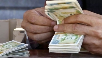 الدولار بألف ليرة.. انهيار غير مسبوق للعملة السورية