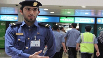 الإمارات ترحل مجموعة من أئمة المساجد والخطباء اليمنيين بعد سجنهم لأشهر