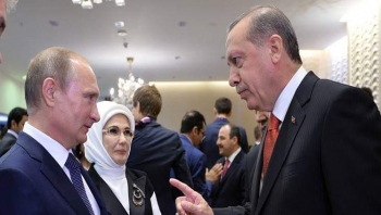 تركيا وروسيا تدعوان لوقف إطلاق النار في ليبيا مع احتدام الصراع