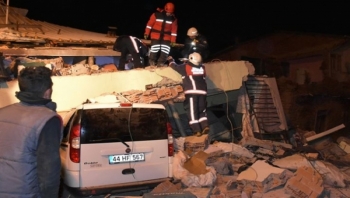 تركيا..ارتفاع ضحايا الزلزال إلى 22 حالة وفاة واستمرار الهزات الارتدادية