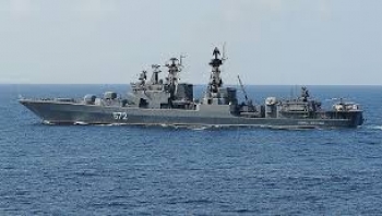 سفينة حربية يابانية تبحر متجهة إلى خليج عمان لحماية السفن التجارية