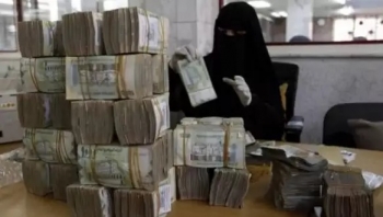 الحكومة اليمنية تدعو إلى تحقيق أممي في نهب الأموال