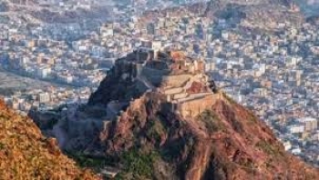 شرطة تعز تلقي القبض على متهم بقتل مواطن