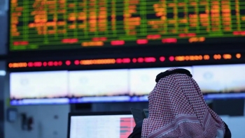 نتيجة لتراجع أسعار النفط بسبب كورونا.. أزمة نقدية تواجه الشركات السعودية والإماراتية