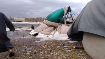 وفاة وإصابة أكثر من 100 مواطن وتضرر 17 مخيما للنازحين جراء سيول مأرب