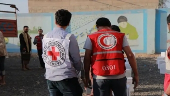 الصليب الأحمر يعلن تقديمه خدمات لآلاف المحتجزين بالسجون اليمنية