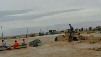 أمطار غزيرة وسيول تعيق حركة التنقل في قشن بالمهرة.. والسلطات تحذر