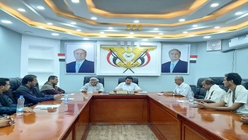 محافظ شبوة يوقع عقدا لسفلتة طريق جردان - الطلح - رأس حفولة