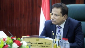 محافظ المهرة يوجه بسرعة فتح طريق وادي المسيلة وفك الحصار عن المواطنين