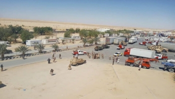 المهرة.. مسلحون قبليون يمنعون قوات سعودية من الوصول لمنفذ شحن الحدودي مع عمان