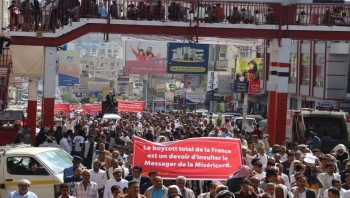 تعز : مظاهرة حاشدة رافضة للإساءة  للنبي وتدعي لمقاطعة المنتجات الفرنسية