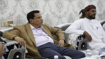 محافظ المهرة يطلع على احتياجات منطقة "تيخول" بمديرية منعر ويحليها إلى الشؤون الفنية