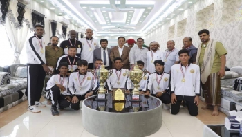 وجه بتسوير ملعب النادي..  محافظ المهرة يكرم نادي خيبل بمناسبة إحرازه المركز الثاني في بطولة كرة الطائرة لأندية المحافظات المحررة