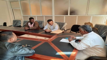 مدير عام مديرية حات يلتقي وفد الصندوق الاجتماعي للتنمية