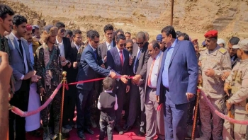 برعاية رئيس الجمهورية بن عديو يفتتح ميناء قنا النفطي ويؤكد أن الميناء سيشكل إضافة للموانئ اليمنية