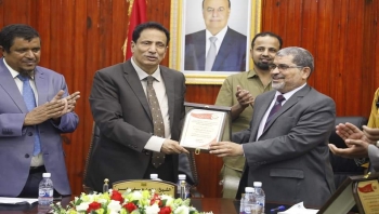 اعتمد حافلتين للعلوم التطبيقية والإنسانية والتعليم المفتوح  محافظ المهرة يلتقي رئيس جامعة حضرموت للاطلاع على أوضاع الكليات بالمحافظة وتدشين أولى مناقشات رسائل الماجستير