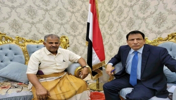 المحافظ المهرة يتفقد قائد الحماية الرئاسية بالقصر الجمهوري بالمحافظة
