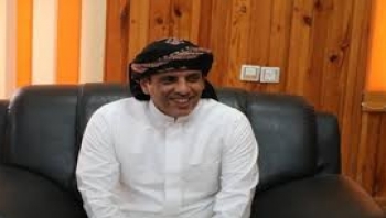 ناشطون .. باكريت أعلن التمرد على الشرعية وقرر القفز إلى مركب مليشيا الإنتقالي