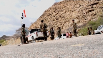 أبين.. جنود عائدون إلى مأرب يتعرضون لكمين مسلح إستهدف حافلاتهم
