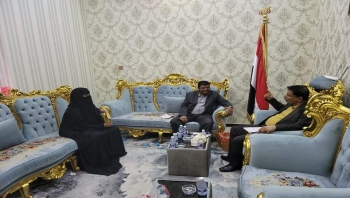محافظ المهرة يلتقي مديرة الإدارة العامة لتنمية المرأة بالمحافظة