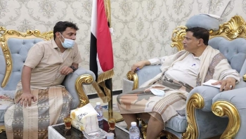 المحافظ بن ياسر يطلع على أوضاع إدارة المعلومات والإحصاء والتوثيق ويشدد على  أهمية الرقي بالعمل