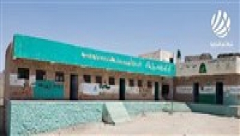 تعز.. شهداء وجرحى بينهم أطفال بقصف حوثي استهدف مدرسة أثناء تسليم مساعدات للنازحين