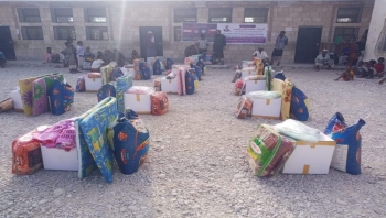 مدير عام مديرية المسيلة يدشن استلام وتوزيع المساعدات المقدمة من أبناء محافظة مسقط العمانية