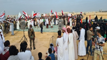 المهرة : بعد انضمام عدد من المشائخ للجنة الاعتصام الآلاف من قبائل المهرة يشاركون في الفعالية الرافضة للتواجد العسكري الاجنبي