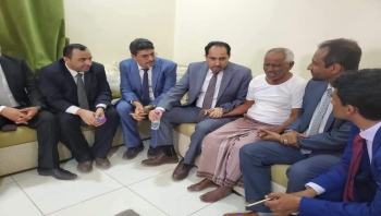 الوزير البكري يزور الشخصية الرياضية البرغي ويطمئن على صحته